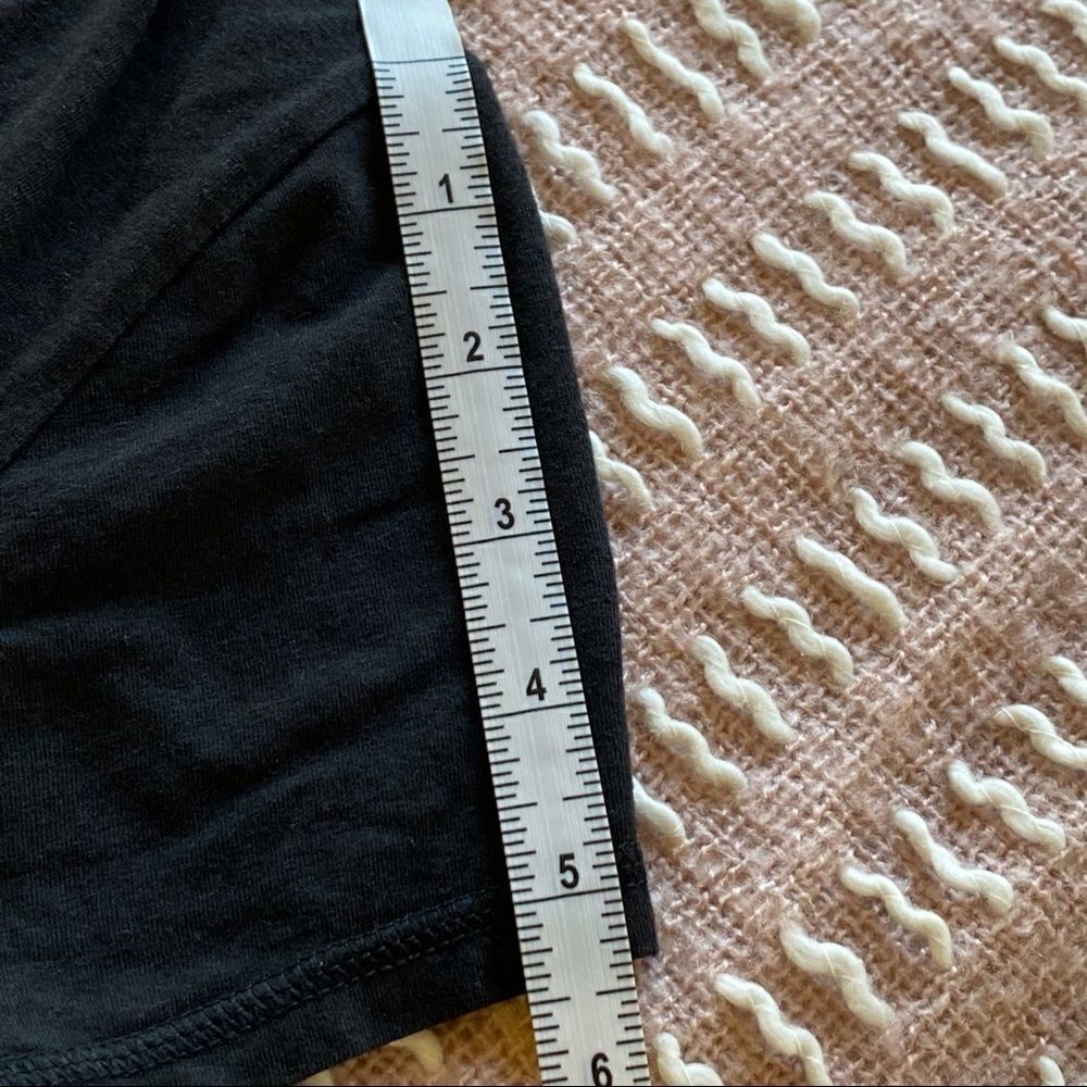 Raw Threads Red Queen Fitted T-Shirt - Picture 9 of 9
